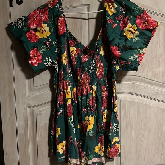 Colorful off the shoulder top. Buff like sleeves. Nice popping colors. - Picture 3 of 3